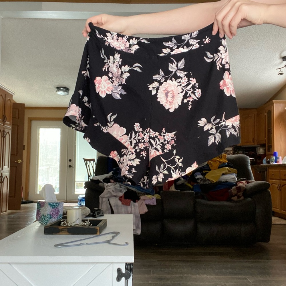 Shorts - Picture 2 of 3